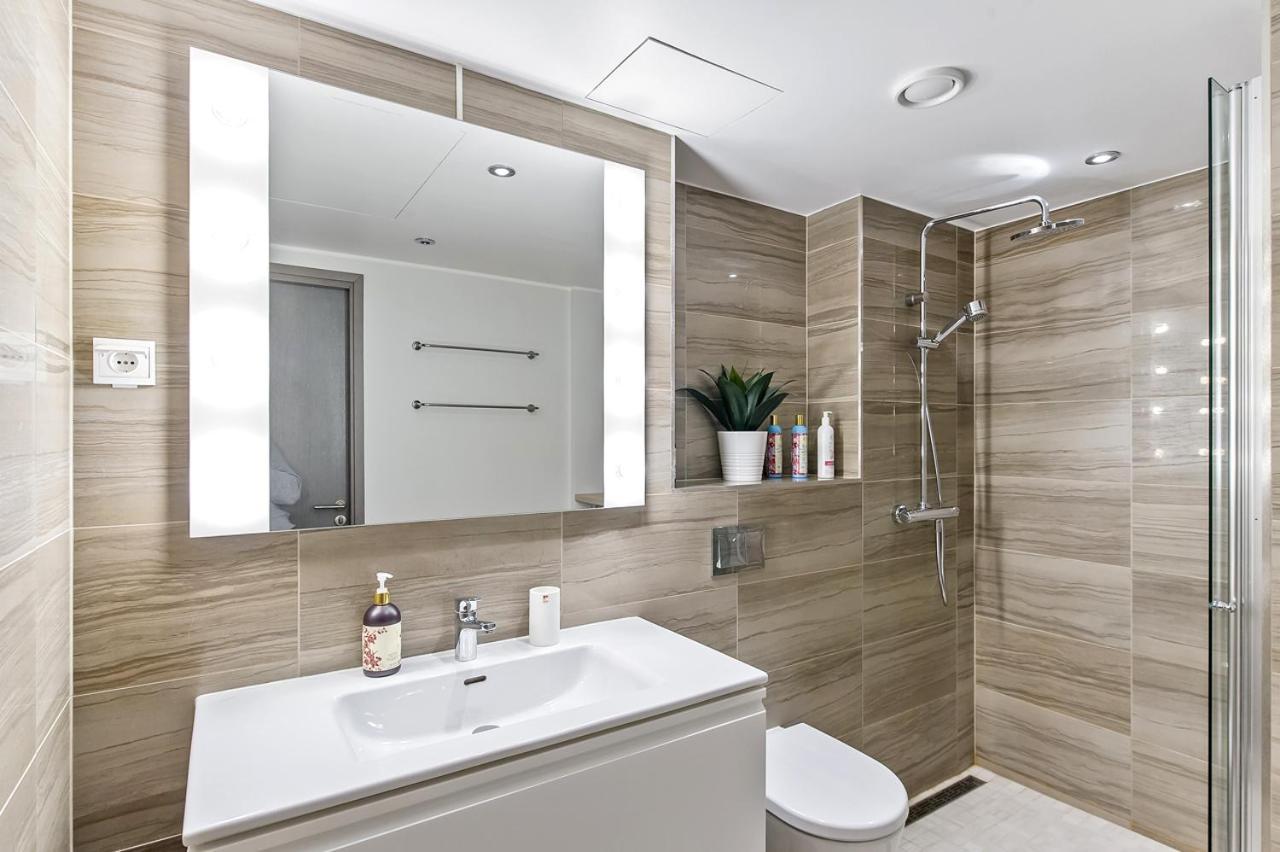 Luxuriously Furnished, Spacious Rotermanni Jewel Tallinn Kültér fotó